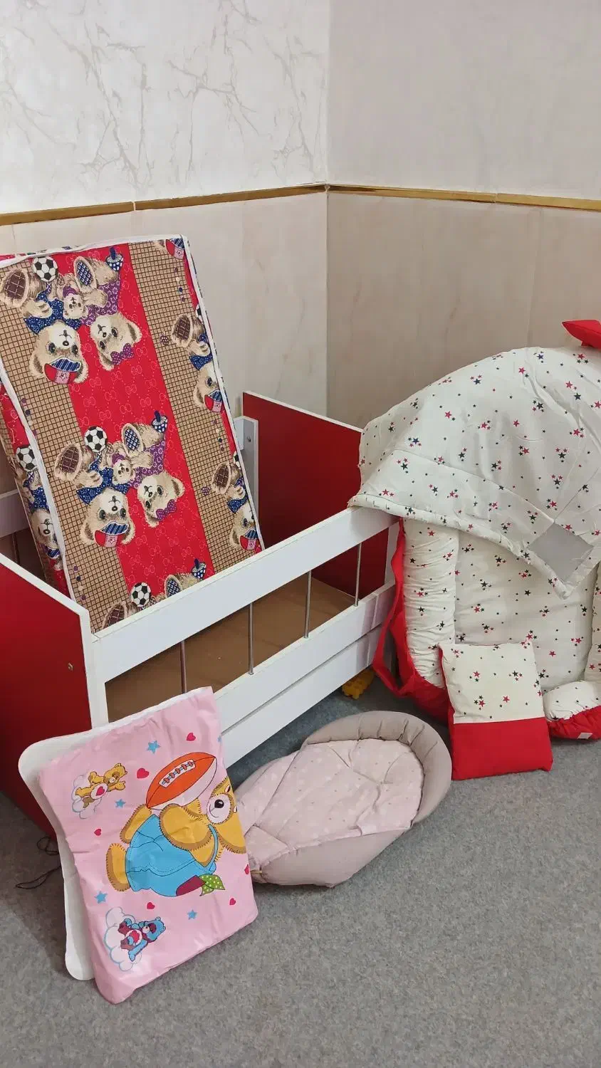 تشک.تخت اغوشی تشک همراه.تشک تعویض|تخت و صندلی بچه|قم, شاه ابراهیم|دیوار