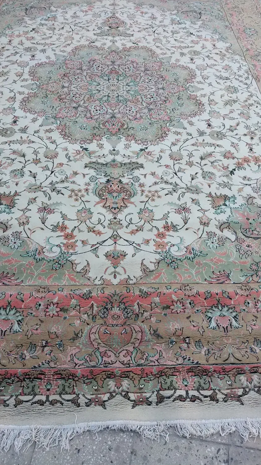 فرش‌یا‌قالی‌۱۲۰۰‌شانه‌تمام‌نخ‌در‌حد‌نو|فرش|باوی, |دیوار