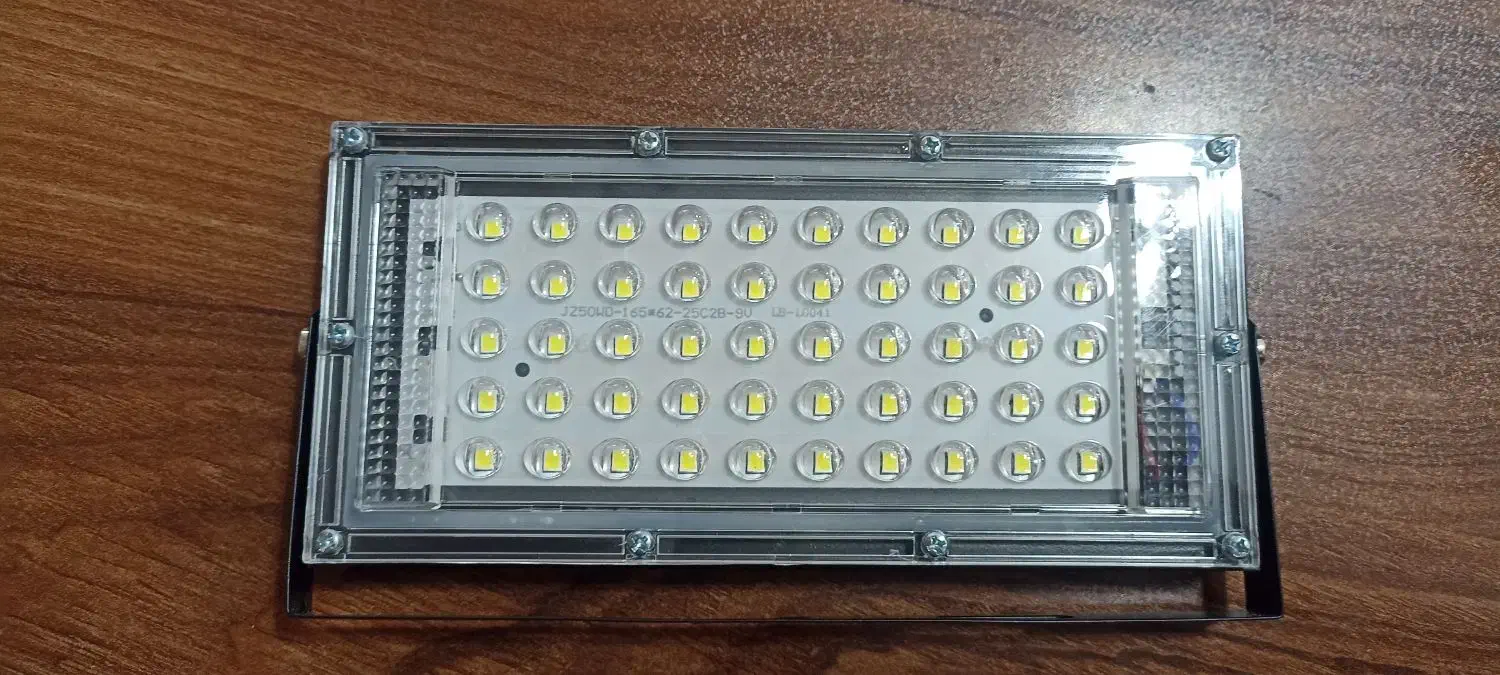 پروژکتور 50 و 200 و 300|لامپ و چراغ|ارومیه, |دیوار