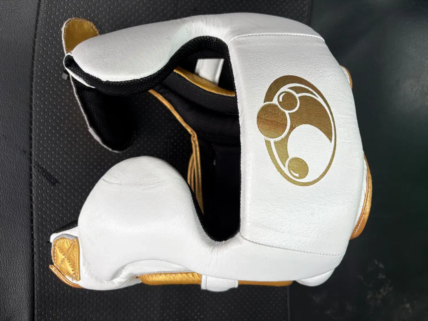 کلاه بوکس|تجهیزات ورزشی|رشت, هلال احمر|دیوار