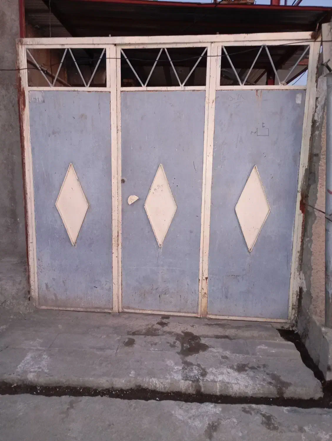 درب ماشین رو|مصالح و تجهیزات ساختمان|بیستون, |دیوار