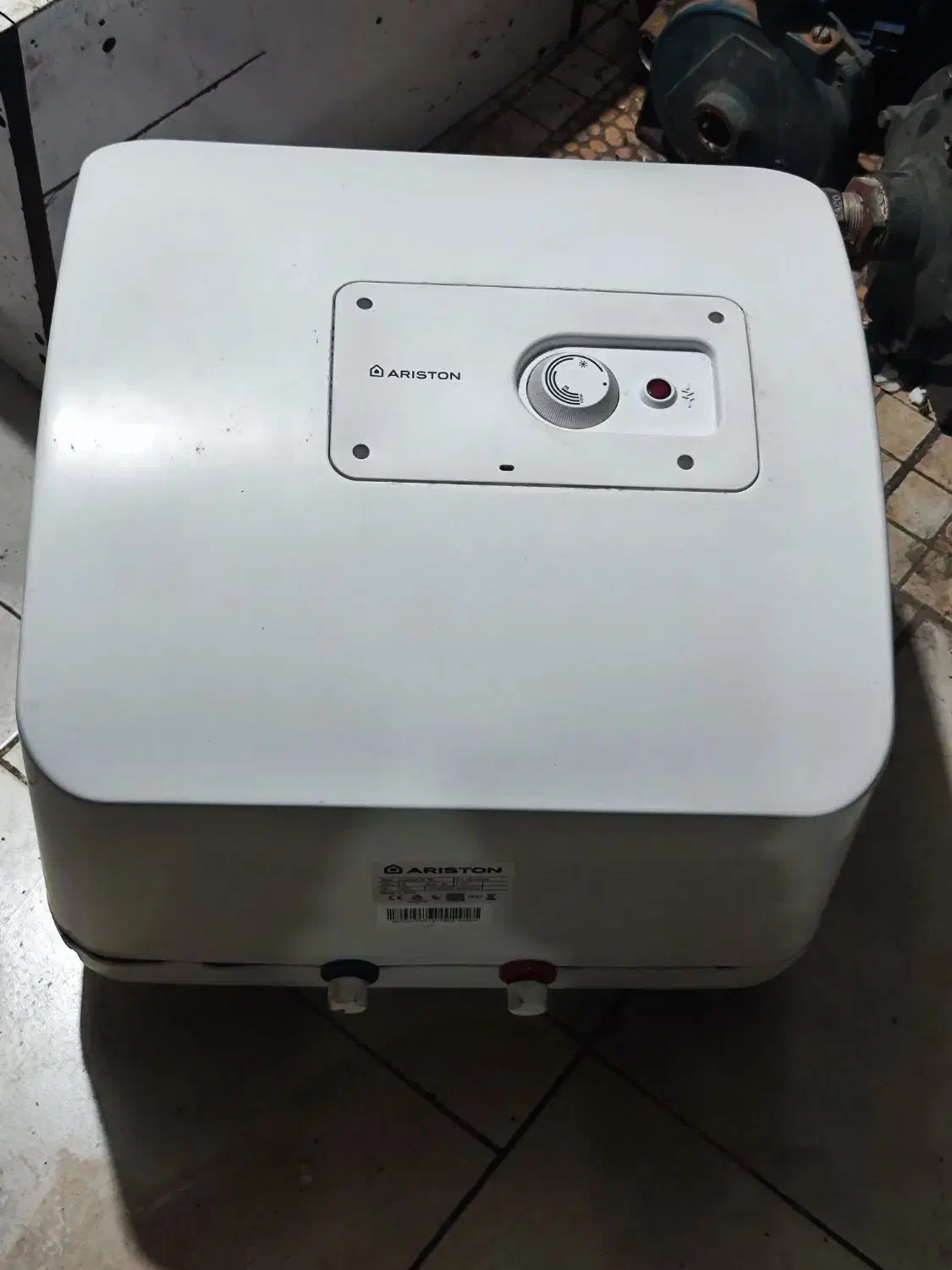 فروش آبگرمکن دیواری ۳۰ لیتری|آبگرمکن، پکیج، شوفاژ|کیش, |دیوار