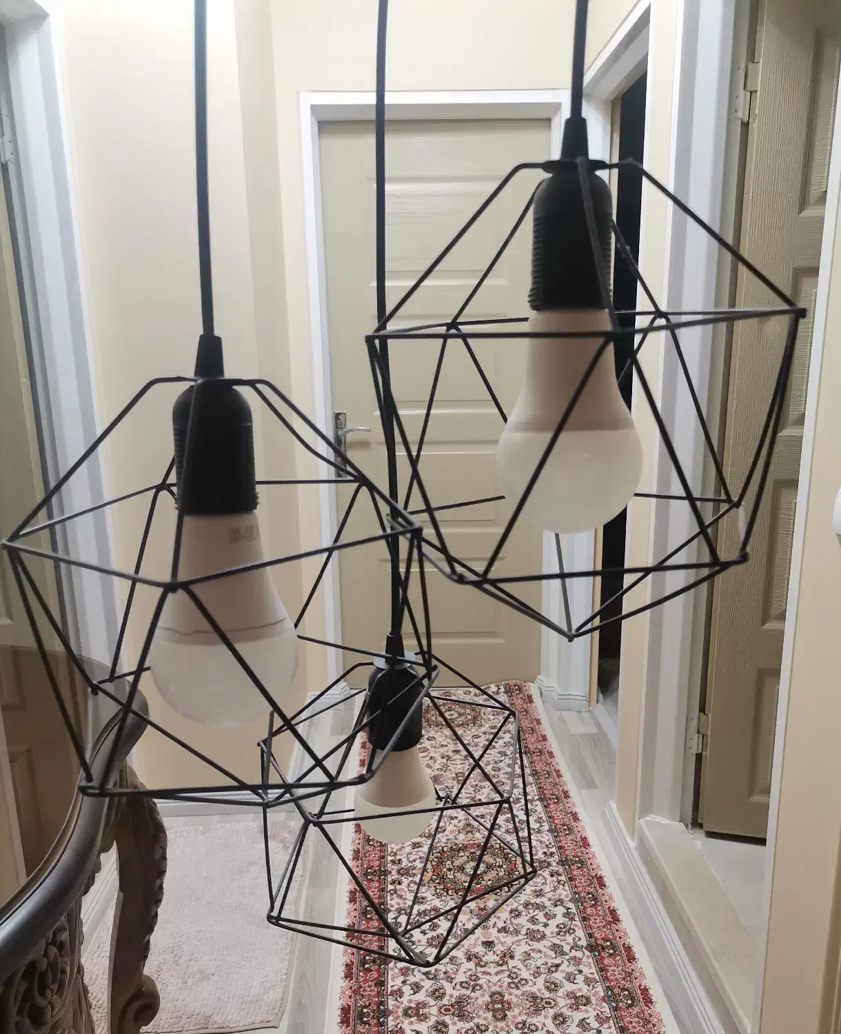 لوستر فانتزی سه شاخه شش ضلعی سالم در حد نو|لوستر و چراغ آویز|تبریز, |دیوار