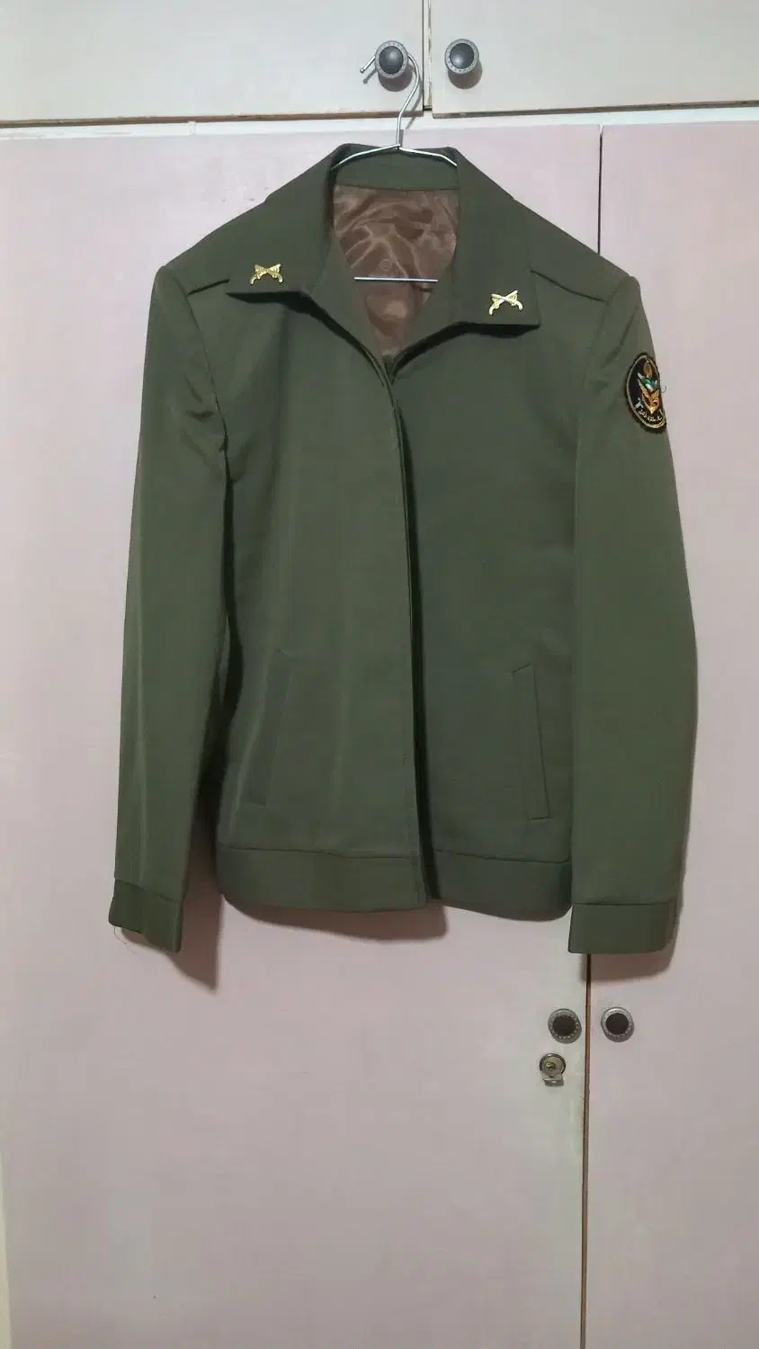 بتل نظامی|لباس|رباطکریم, رباطکریم|دیوار