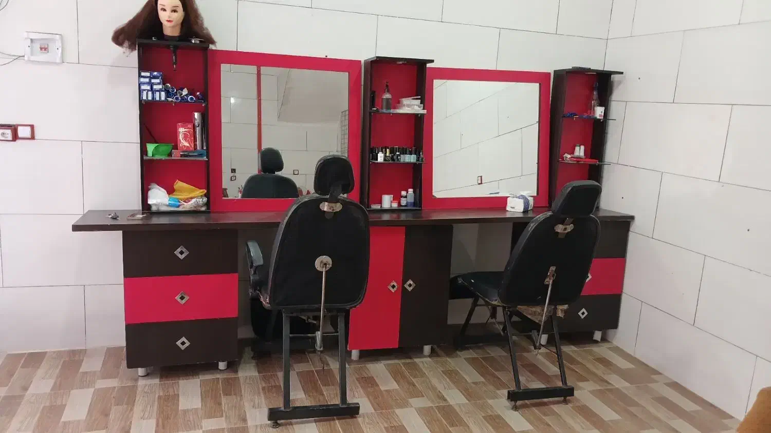 دکورارایشگاه و یه دست مبل اشانتیون|آرایشگاه و سالنهای زیبایی|نهاوند, |دیوار