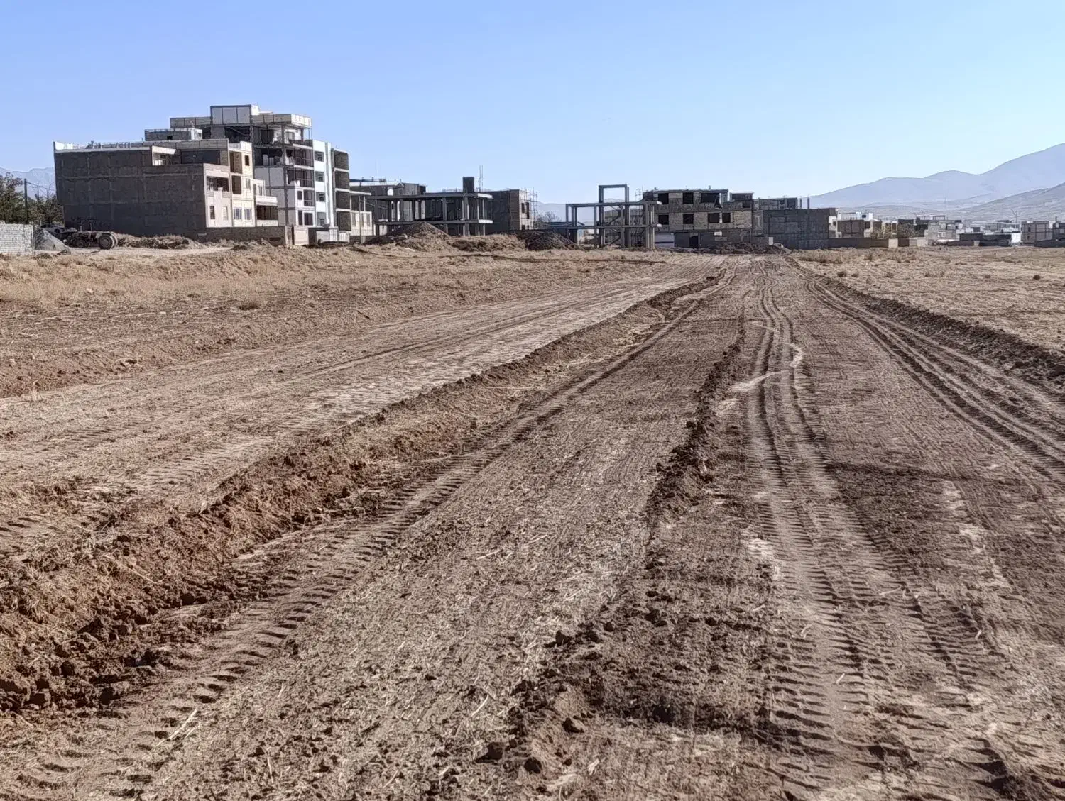 فروش یک پلاک زمین با کاربری مسکونی|فروش زمین و ملک کلنگی|بوئین و میاندشت, |دیوار