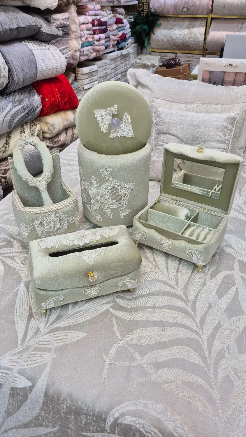 سرویس اکسسوری و جهیزیه عروس پنج تکه|صنایع دستی و سایر لوازم تزئینی|تهران, هرندی|دیوار