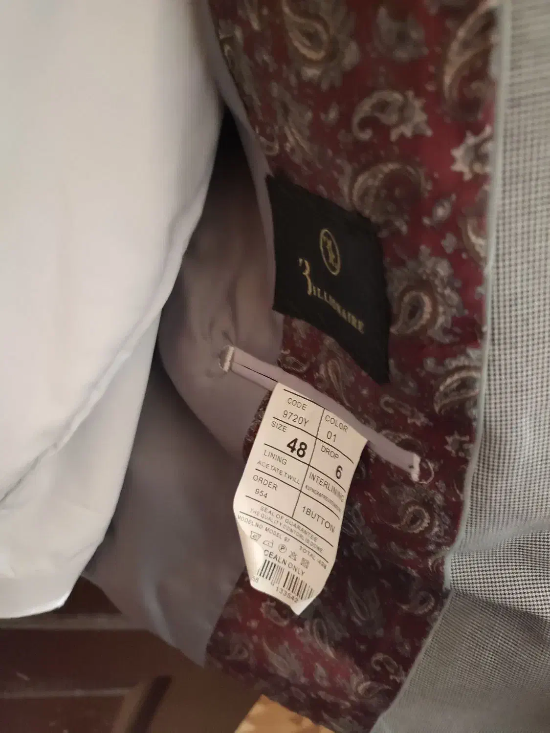 کت شلوار شیک همراه با جلیقه و کراوات و پیراهن سفید|لباس|کاشان, زیارتی|دیوار