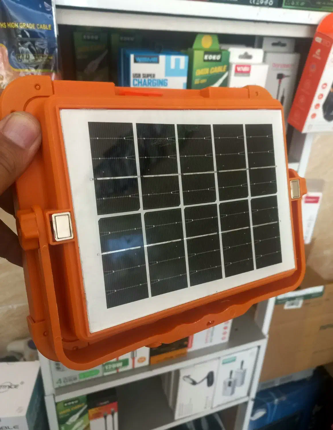 پروژکتور خورشیدی قدرتمند اصل پاوربانک دار ۶ حالته|لامپ و چراغ|تبریز, |دیوار