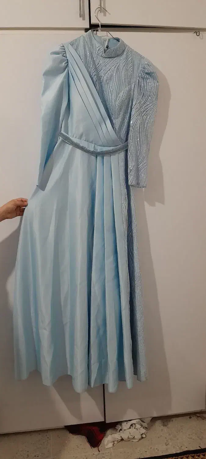 کت. دامن پیرهن|لباس|پلدختر, |دیوار