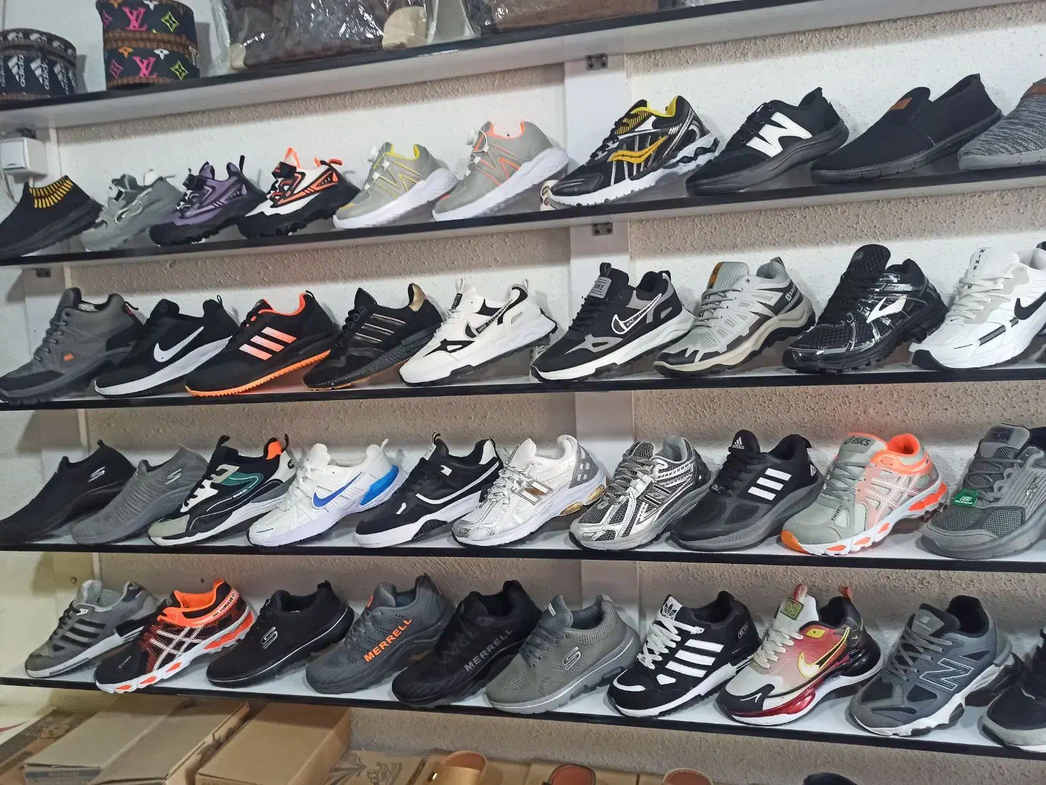 جزیره کفش|کیف، کفش، کمربند|مرودشت, مختارآباد|دیوار