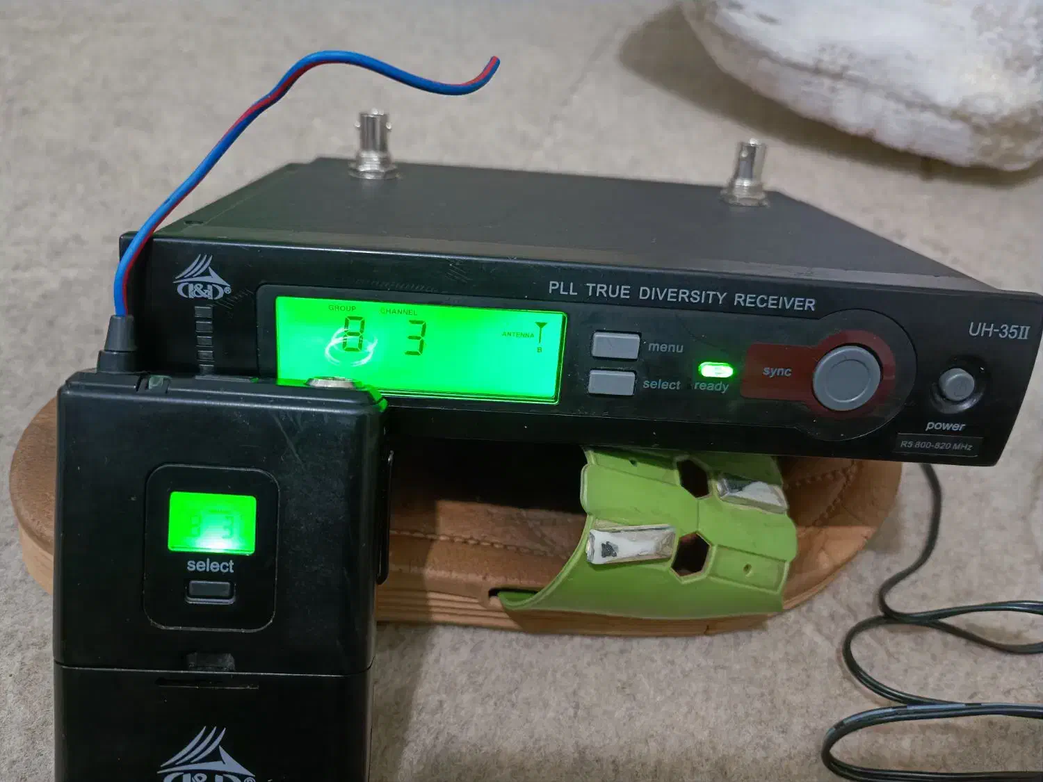 یقه ای|آلات موسیقی|ملک‌آباد, |دیوار