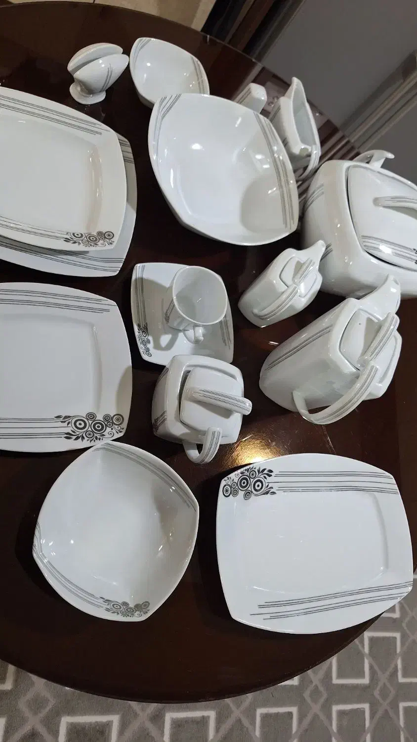 سرویس چینی ۱۸ نفره|ظروف سرو و پذیرایی|فرمهین, |دیوار