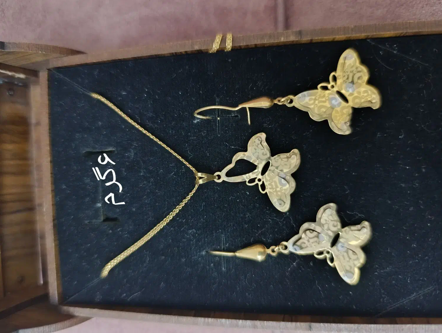 طلا در حد نو ۲۰۰بالای تابلو|جواهرات|اراک, |دیوار