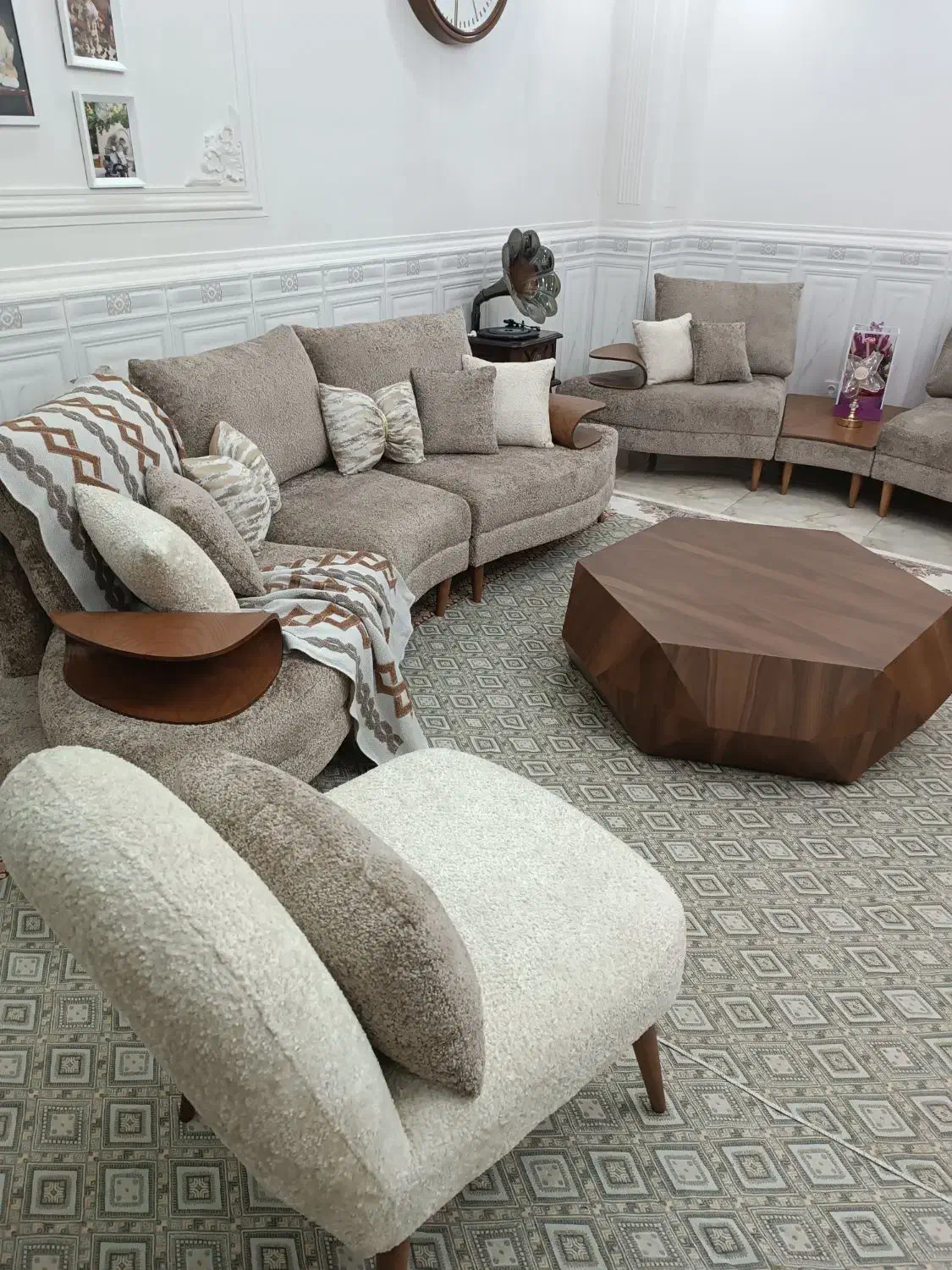 مبل کلاسیک|مبلمان خانگی و میز عسلی|نسیم‌شهر, |دیوار