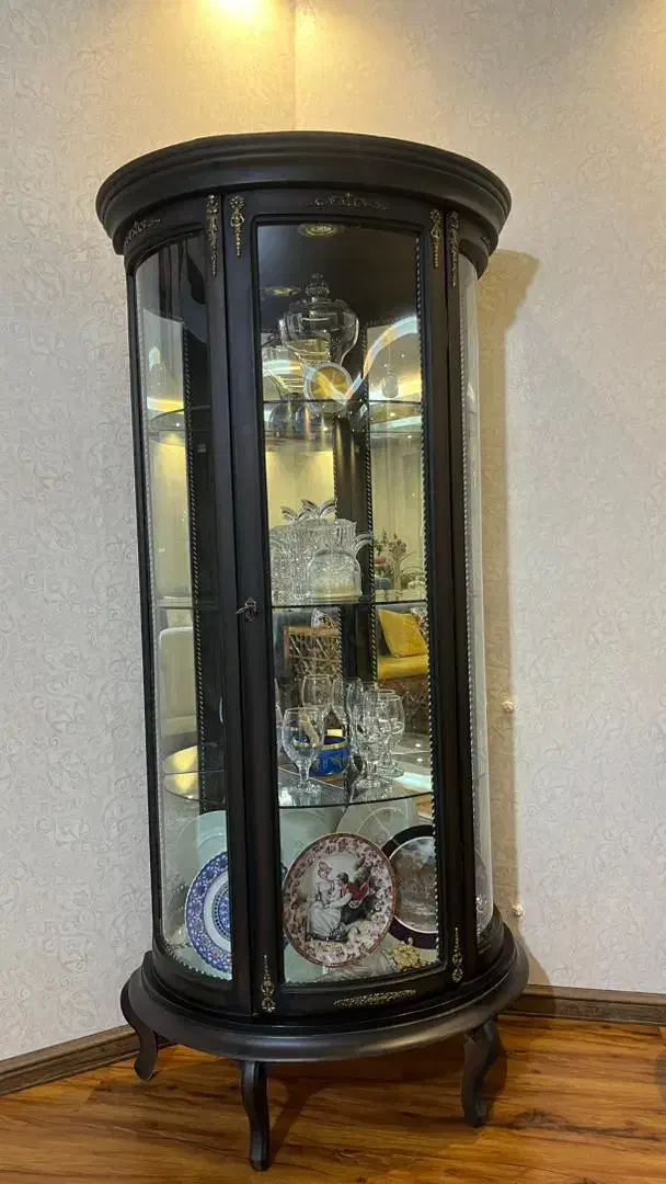 ویترین چوبی|بوفه، ویترین، کنسول|شیراز, فرهنگ شهر|دیوار