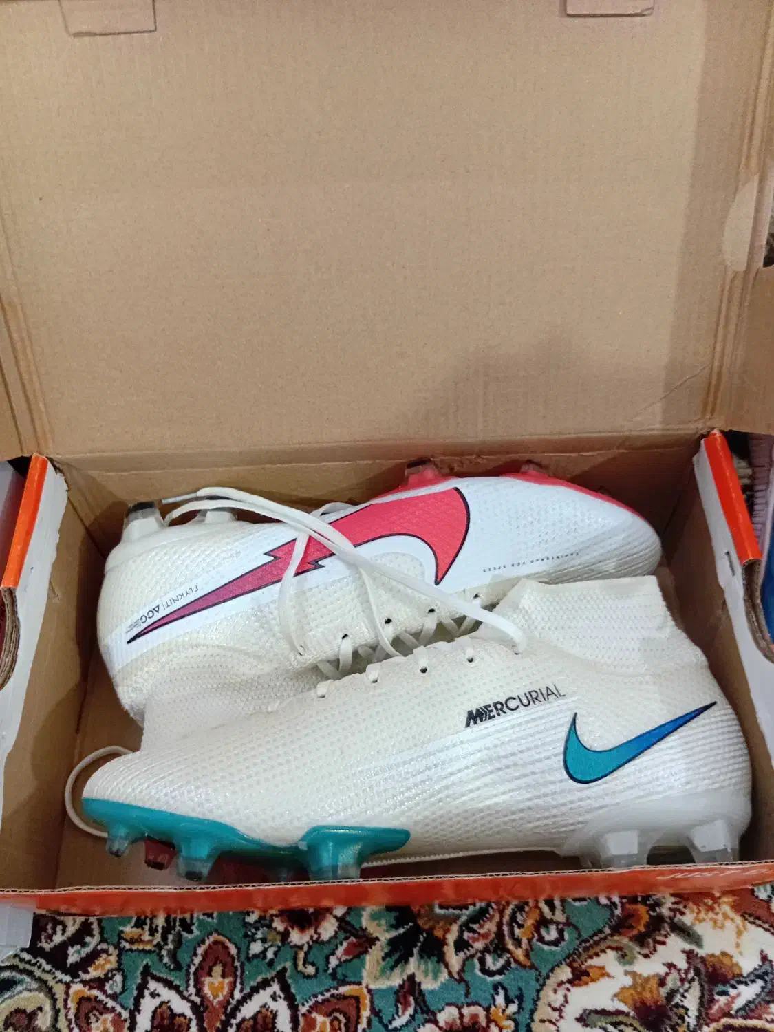 کفش و توپ اورجینال نایک چمنی|کیف، کفش، کمربند|نیشابور, امام|دیوار