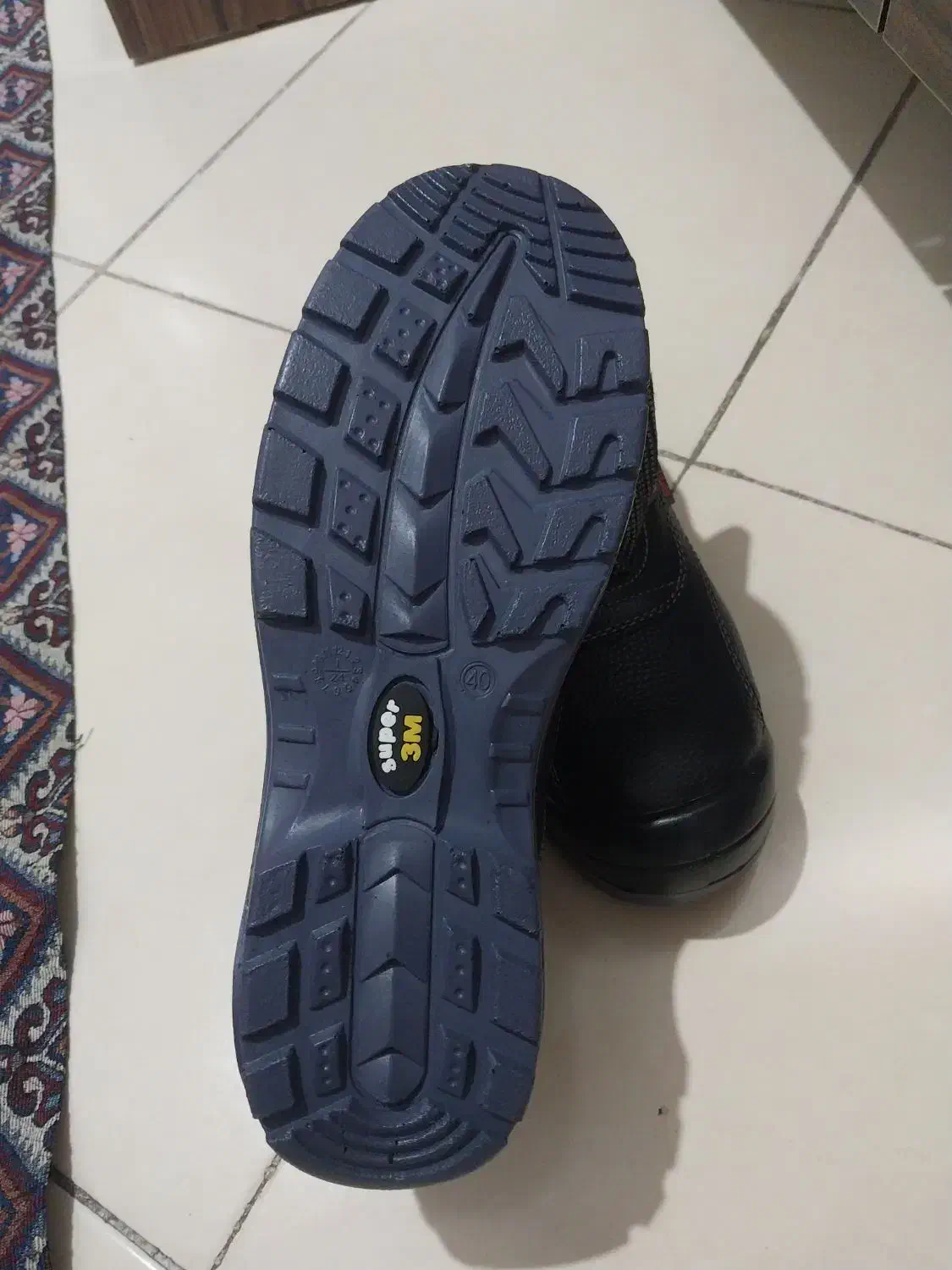 کفش کار وکفش کوه نوردی|کیف، کفش، کمربند|گلبهار, شهر جدید گلبهار|دیوار