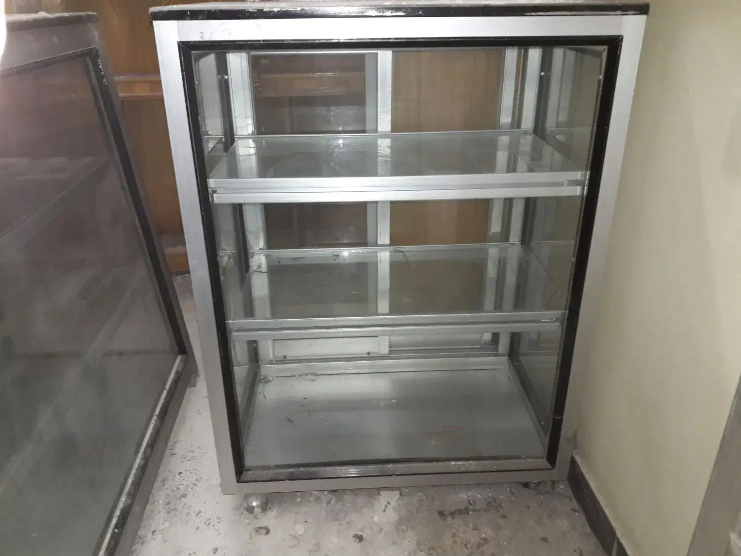 فروش ویترین الومینیوم باشیشه وچرخ کامل|بوفه، ویترین، کنسول|اهواز, کمپلو جنوبی|دیوار