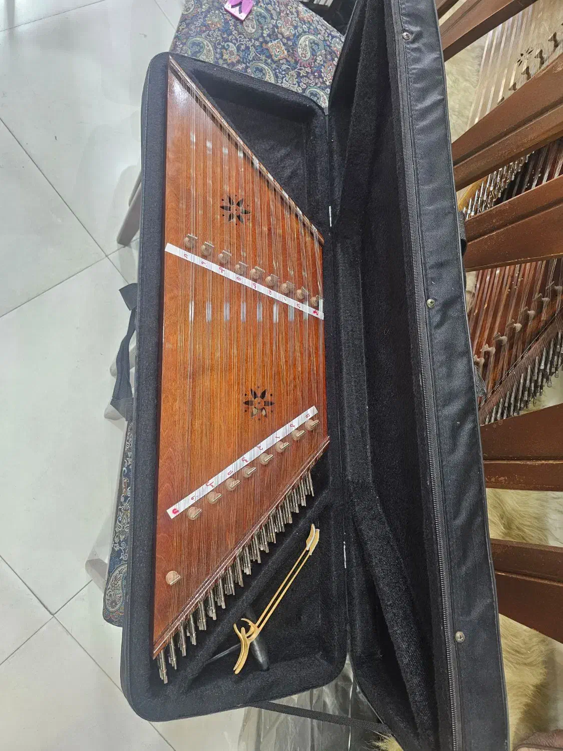 سنتور با چوب گردو|سازهای سنتی|یزد, |دیوار