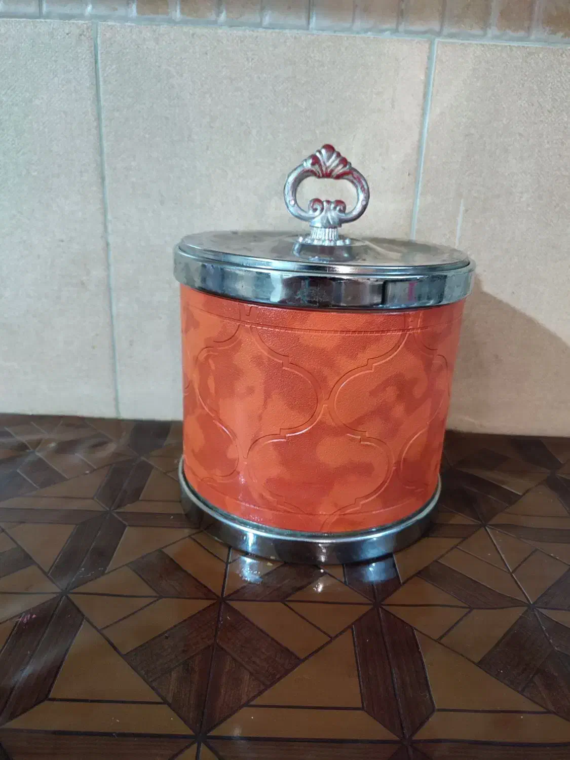 یخدان یا جا یخی قدیمی|ظروف نگهدارنده، پلاستیکی، یک‌بارمصرف|کرج, فاز ۳ گوهردشت|دیوار