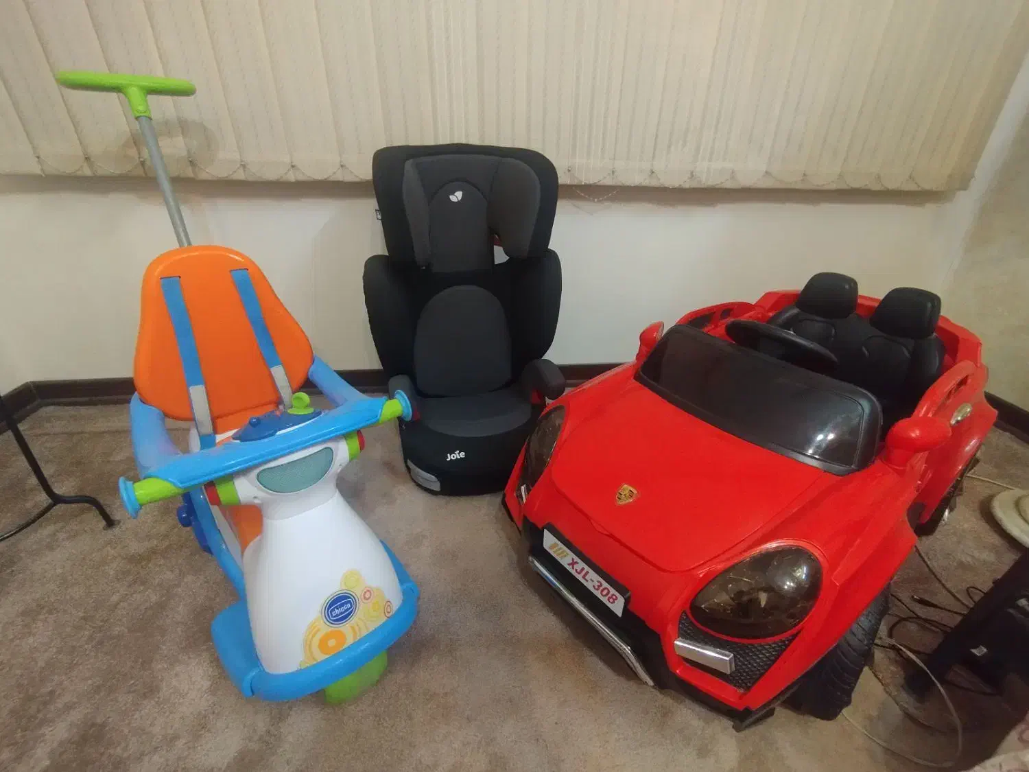 ماشین شارژی و صندلی و روروئک|اسباب‌بازی بچه|اصفهان, باغ نگاره|دیوار