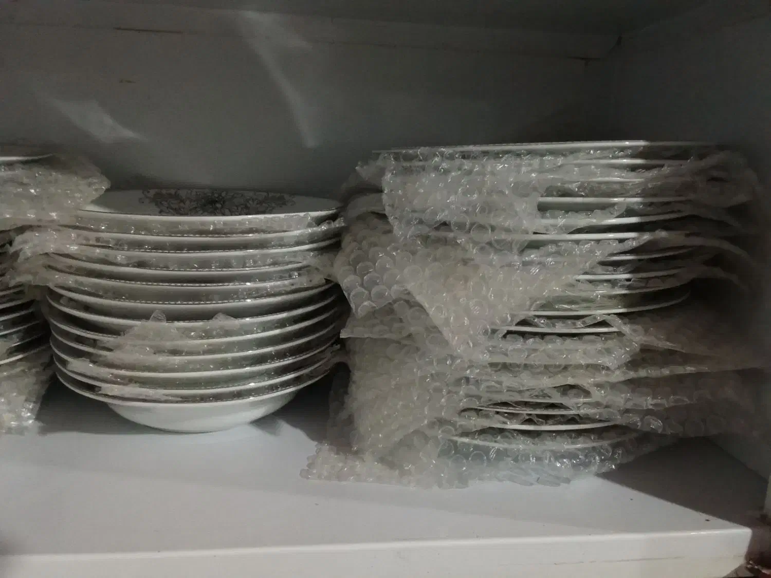 ظرف چینی نواستفاده نشده|ظروف سرو و پذیرایی|گالیکش, |دیوار