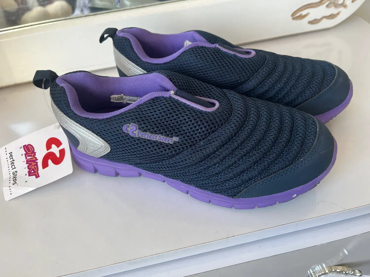 کتونی ورزشی|کیف، کفش، کمربند|مهاجران, |دیوار