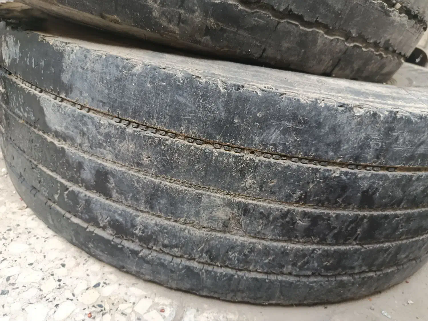 لاستیک نیسان باک|قطعات یدکی و لوازم جانبی|مشهد, کشف|دیوار