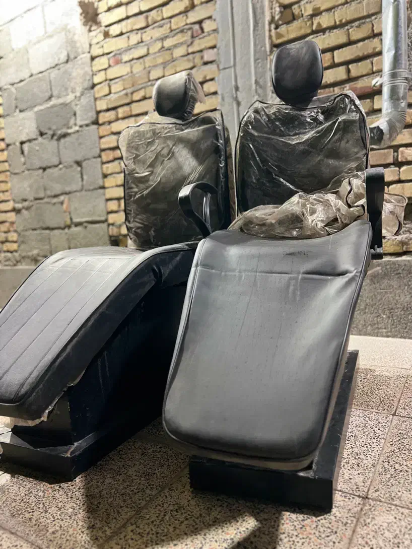 دوعدد صندلی آرایشگاهی|آرایشگاه و سالنهای زیبایی|کهنوج, |دیوار