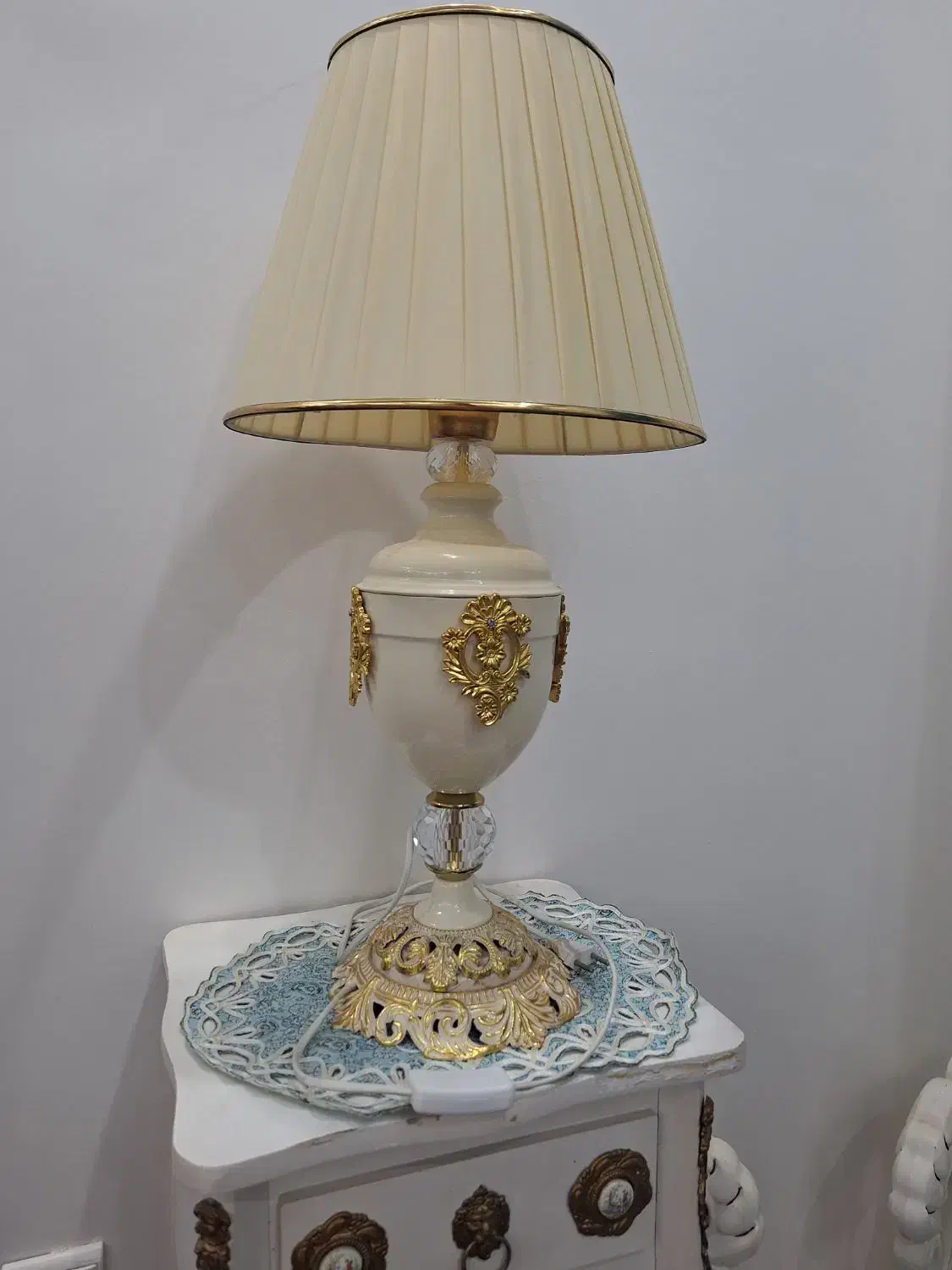 آباژور|چراغ خواب و آباژور|پرند, فاز ۳|دیوار