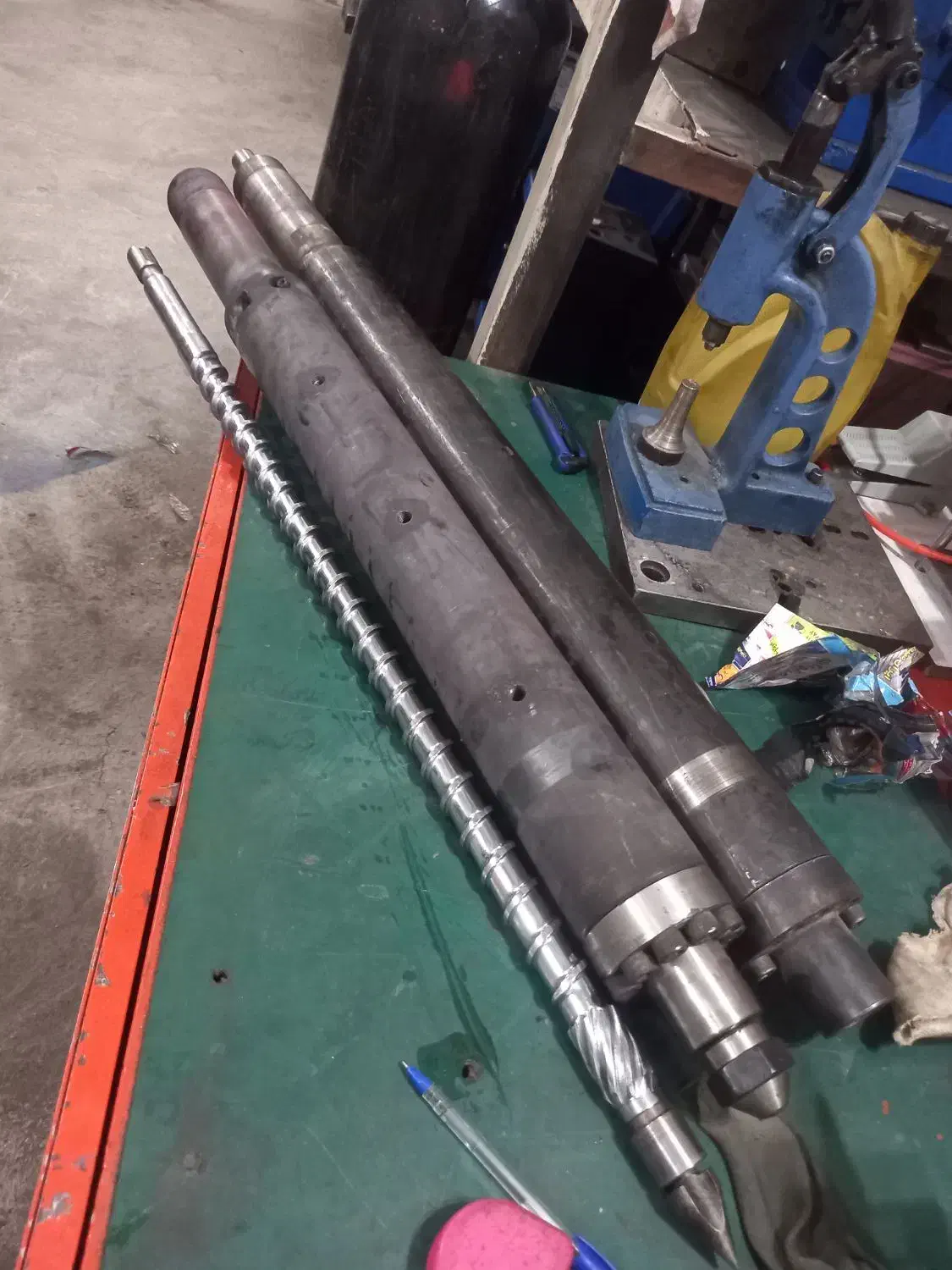 سیلندر ماردن دستگاه تزریق پلاستیک|ماشین‌آلات صنعتی|کهریزک, |دیوار