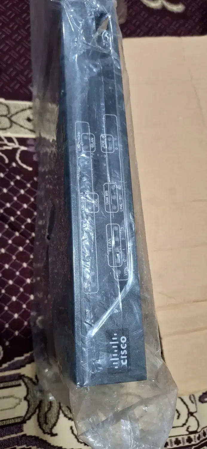 ۲ عدد روتر سیسکو مدل ۸۸۸k9 با وسایلشون|مودم و تجهیزات شبکه|تهران, حر|دیوار