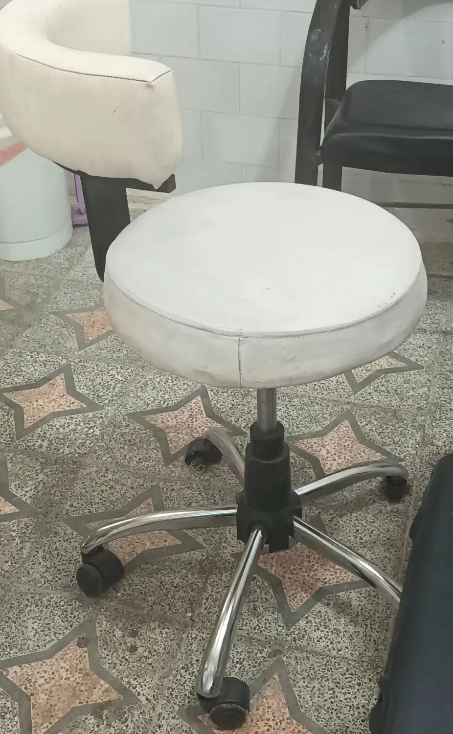 وسایل سالن|آرایشگاه و سالن‌های زیبایی|آبدانان, |دیوار