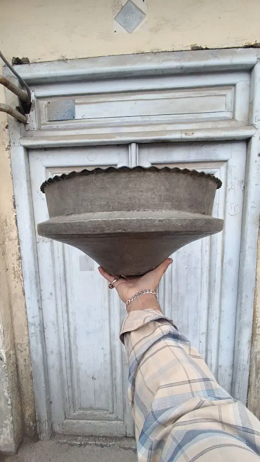 تاس مسی قاجاری غول پیکر|کلکسیون اشیاء عتیقه|آمل, |دیوار