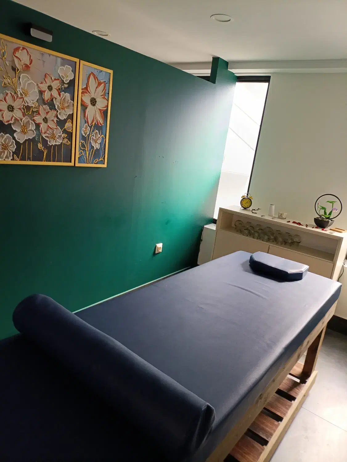 خدمات ماساژ درمانی و بادکش|خدمات آرایشگری و زیبایی|تهران, علم و صنعت|دیوار