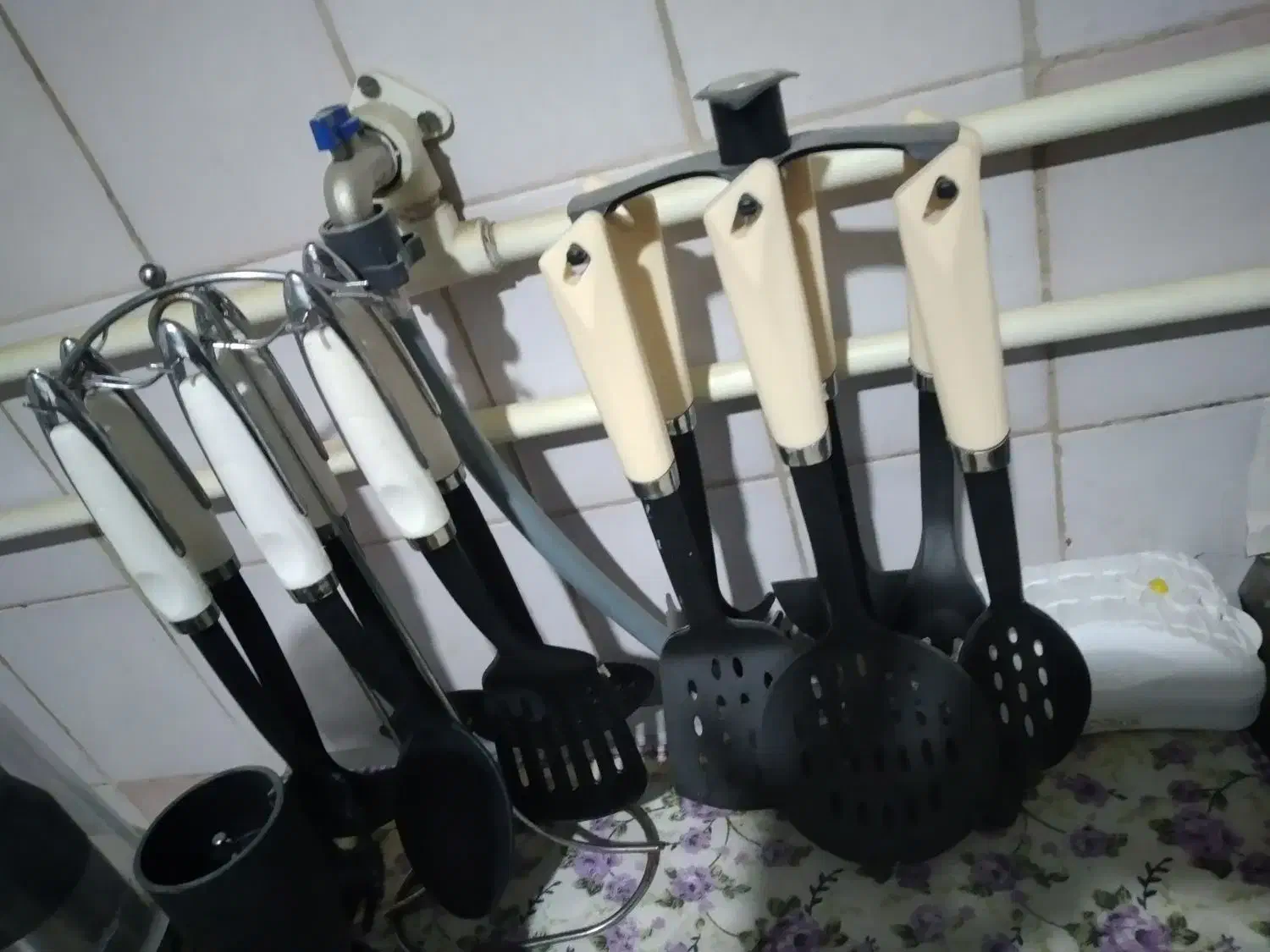 چاقووملاقه نونو|ظروف پختوپز|مریوان, |دیوار