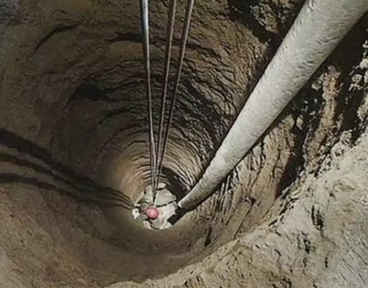 چاه کن مقنی با ۲۵ سال سابقه کاری|خدمات پیشه و مهارت|شیروان (خراسان), |دیوار