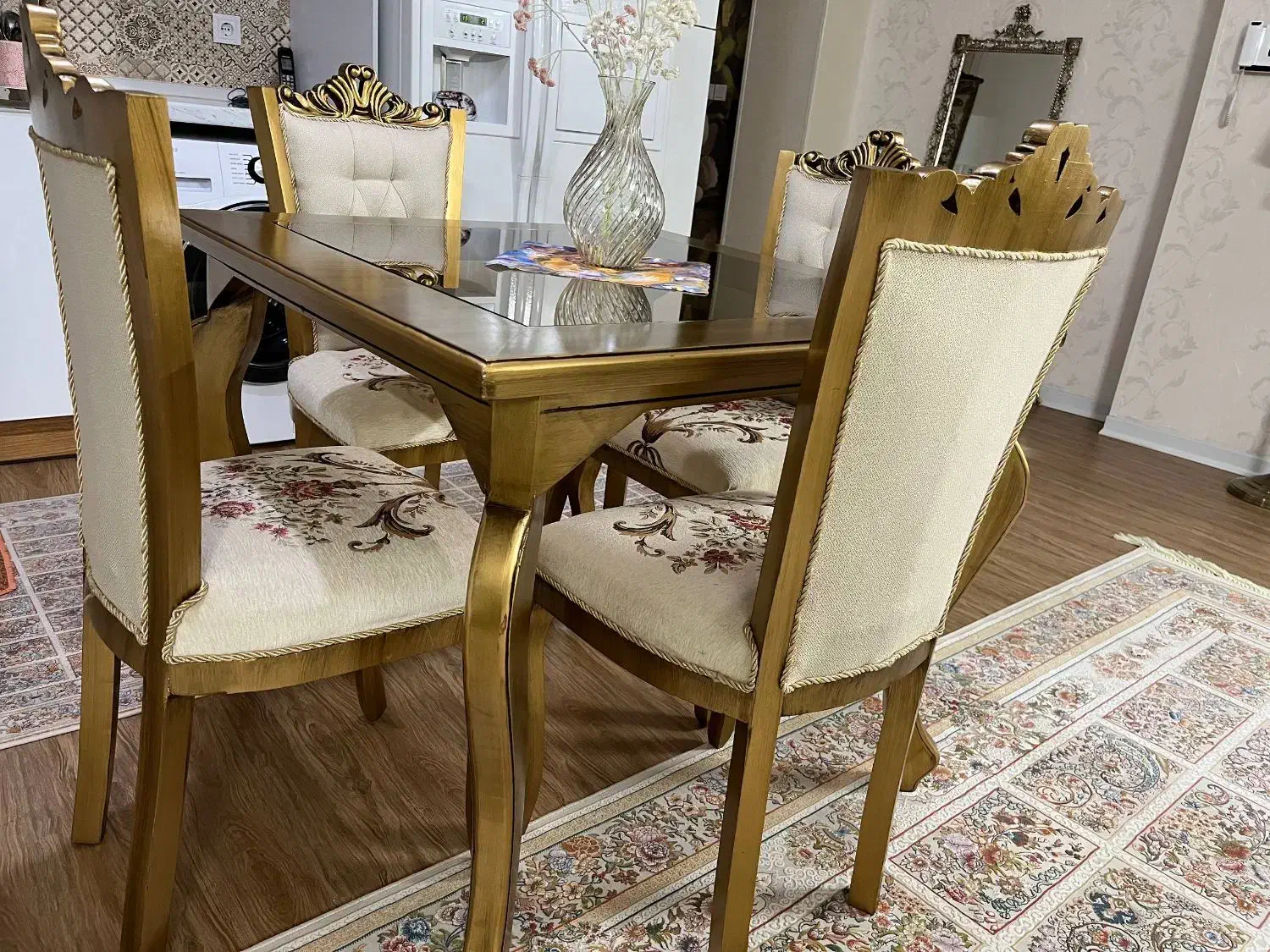 میز غذا خوری ۴ نفره|میز و صندلی غذاخوری|پیر بکران, |دیوار