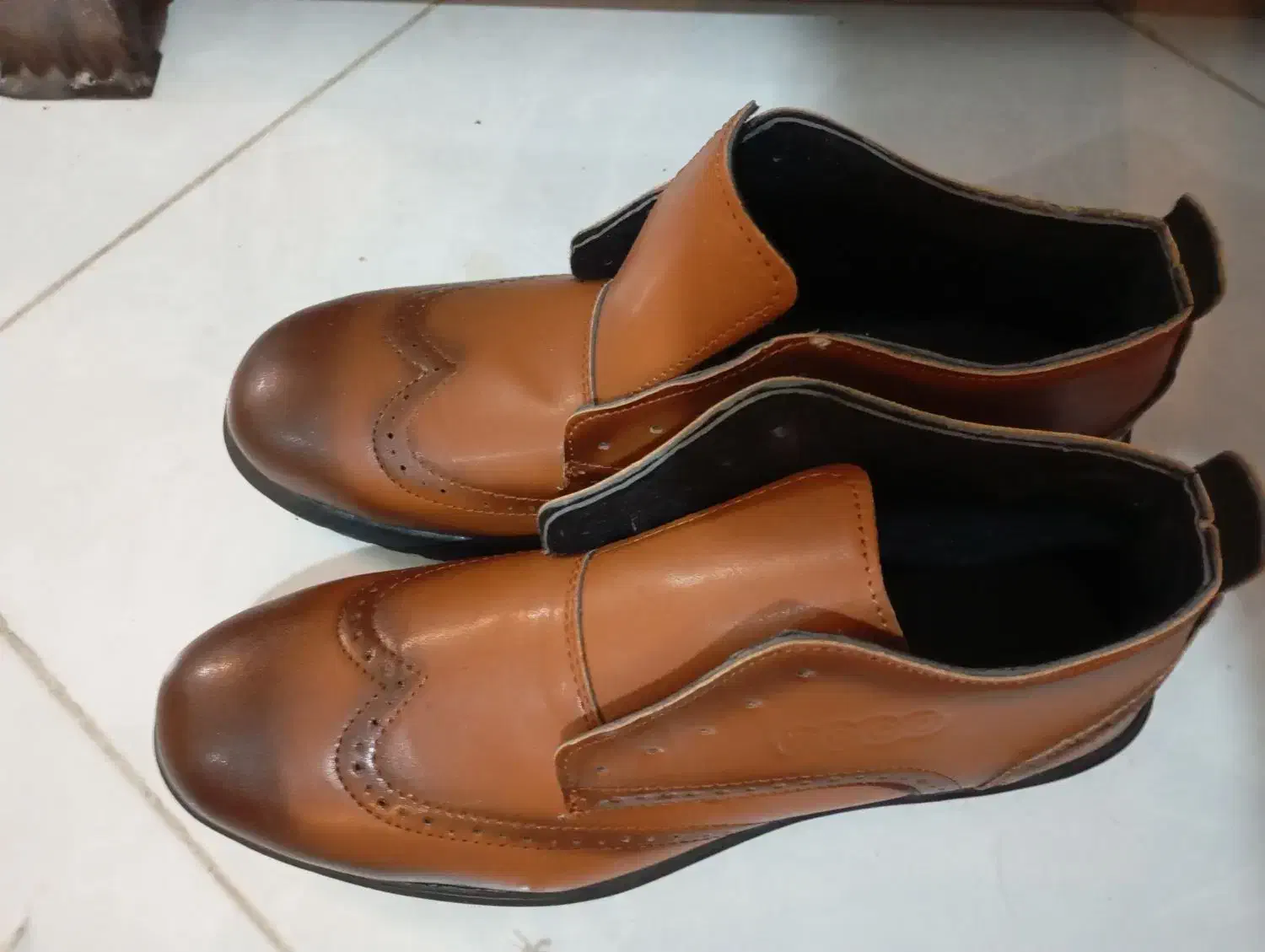 کفش نیمبوت|کیف، کفش، کمربند|تربت‌حیدریه, ده پائین|دیوار