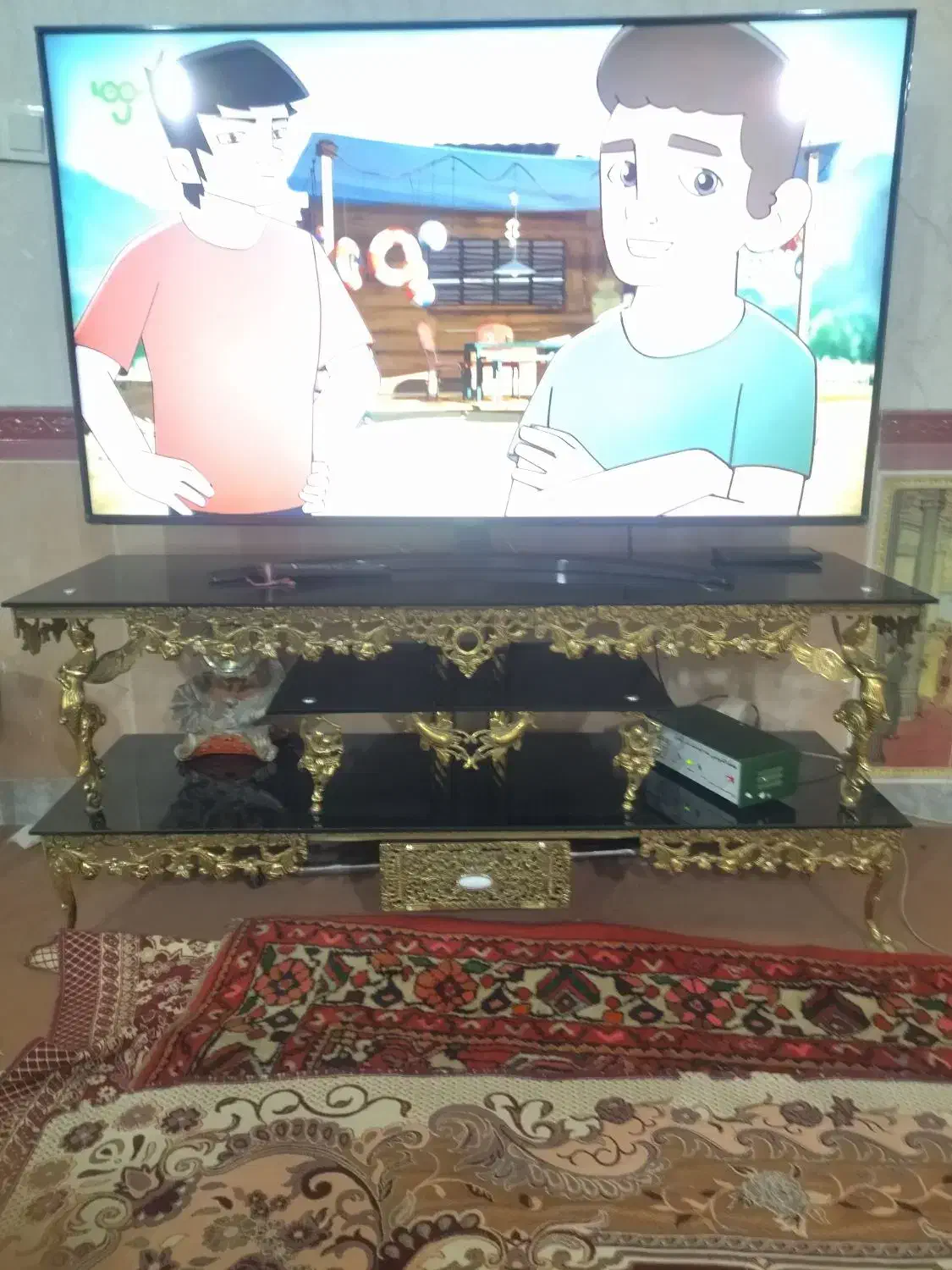 میز تلویزیون و آینه شمعدان و تلفن و سماور برنزی|بوفه، ویترین، کنسول|همدان, |دیوار