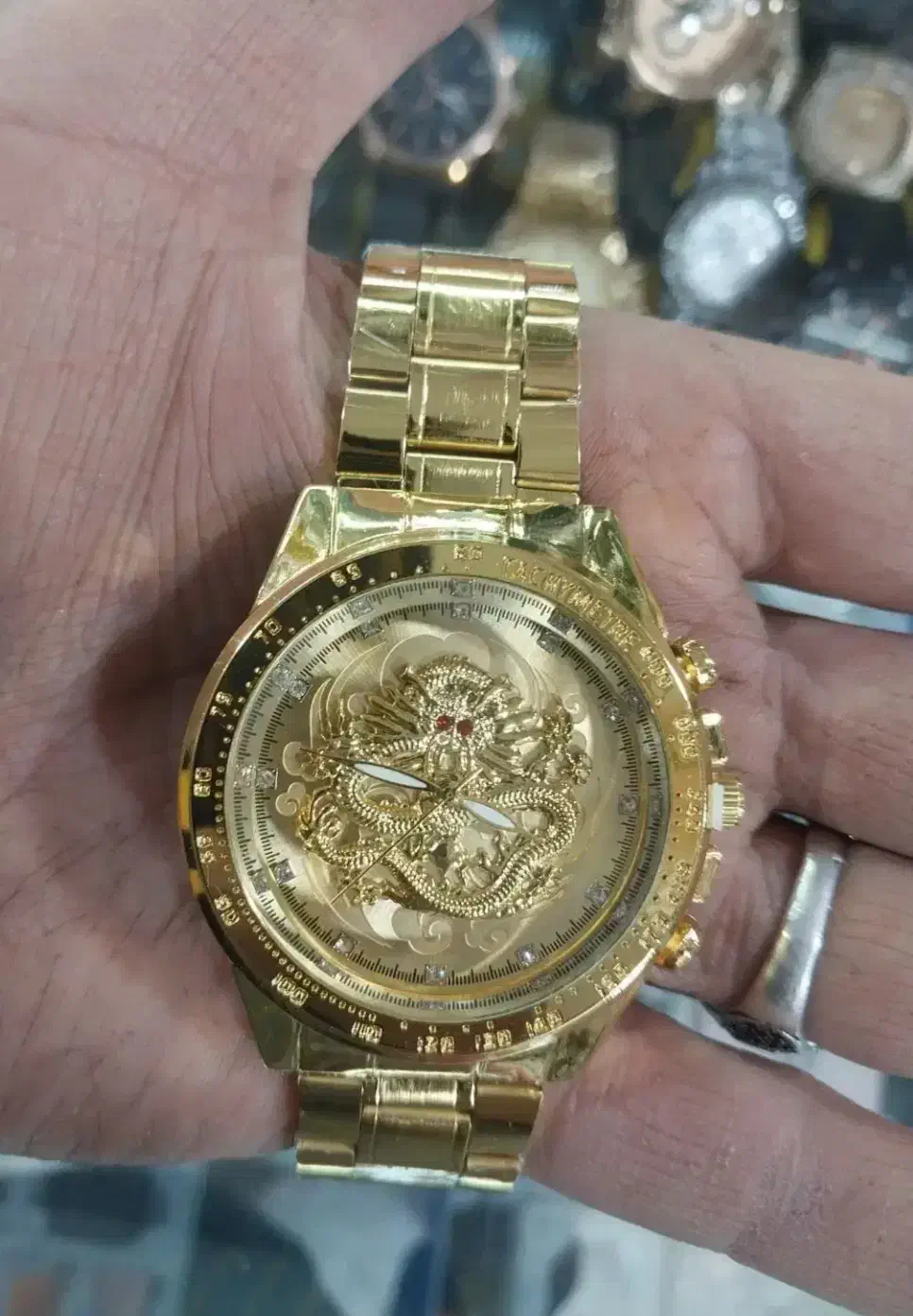 ساعت دراگون طلایی|ساعت|گلبهار, شهر جدید گلبهار|دیوار