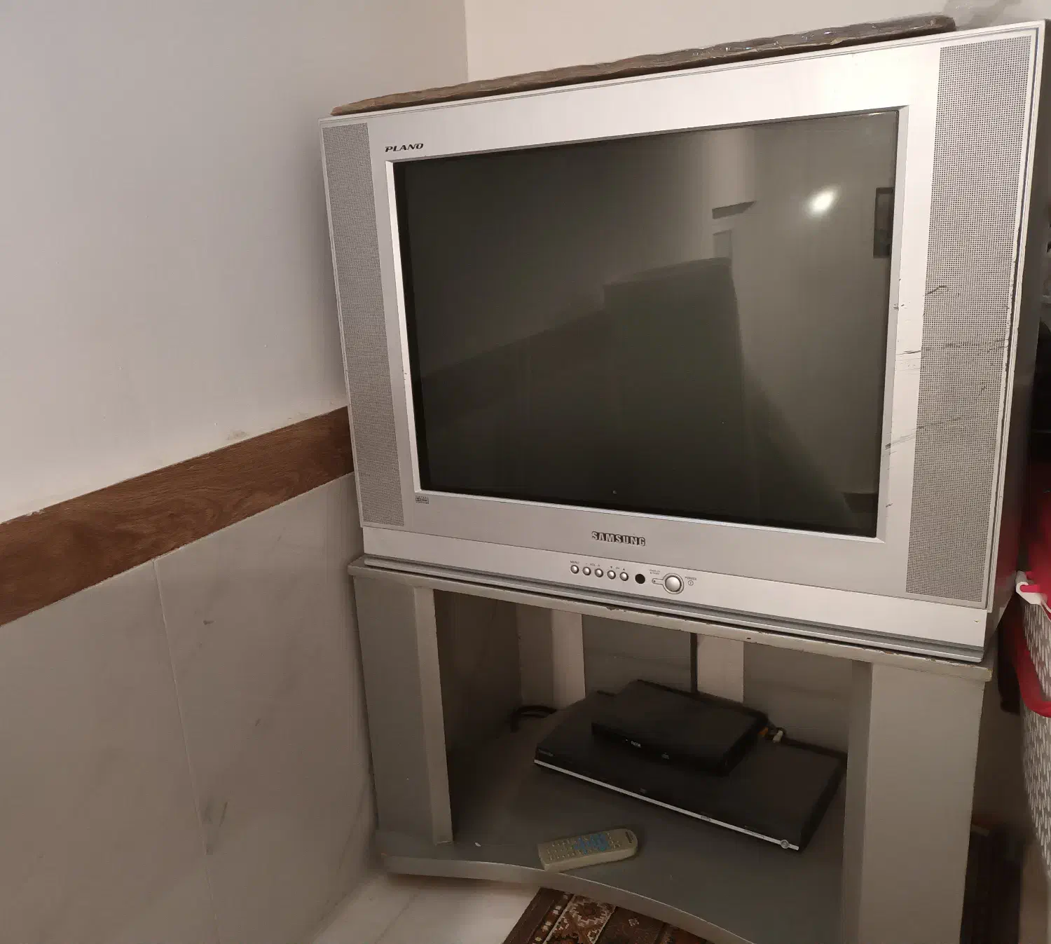 تلویزیون ۲۹ اینچ و گیرنده دیجیتال|تلویزیون و پروژکتور|سنقر, |دیوار