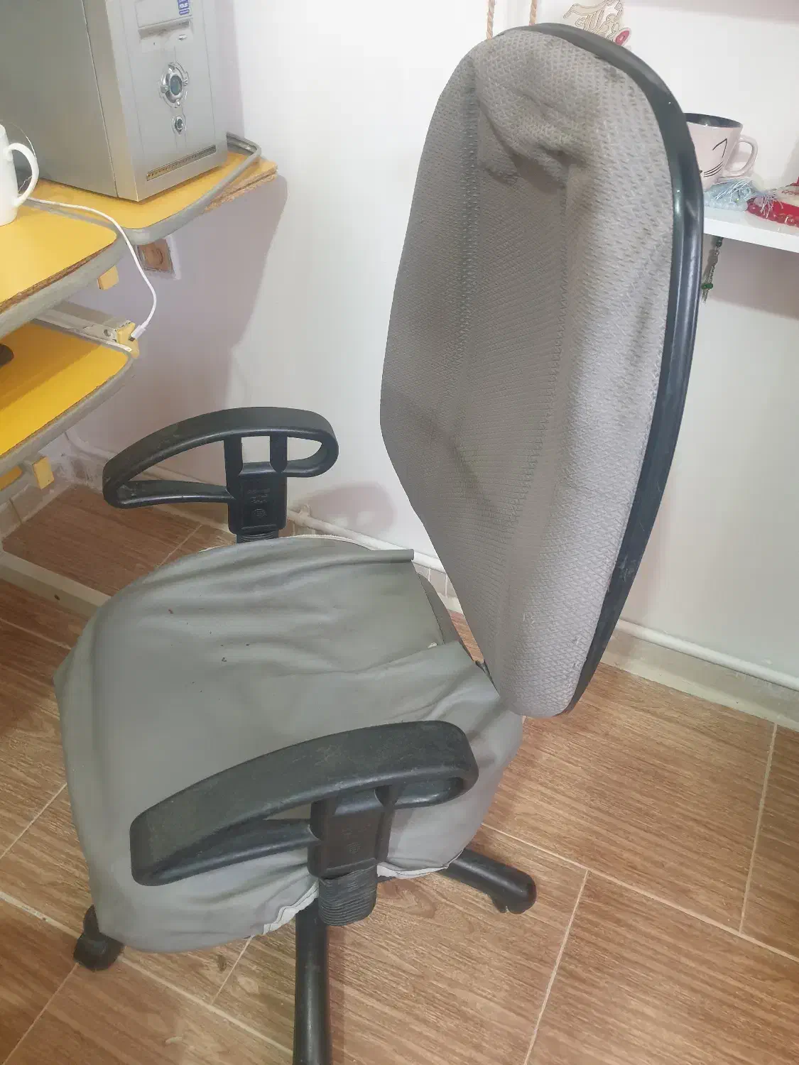 صندلی قابل تنظیم اداری با پشتی بلند|مبلمان اداری|فردیس, خیام شرقی|دیوار