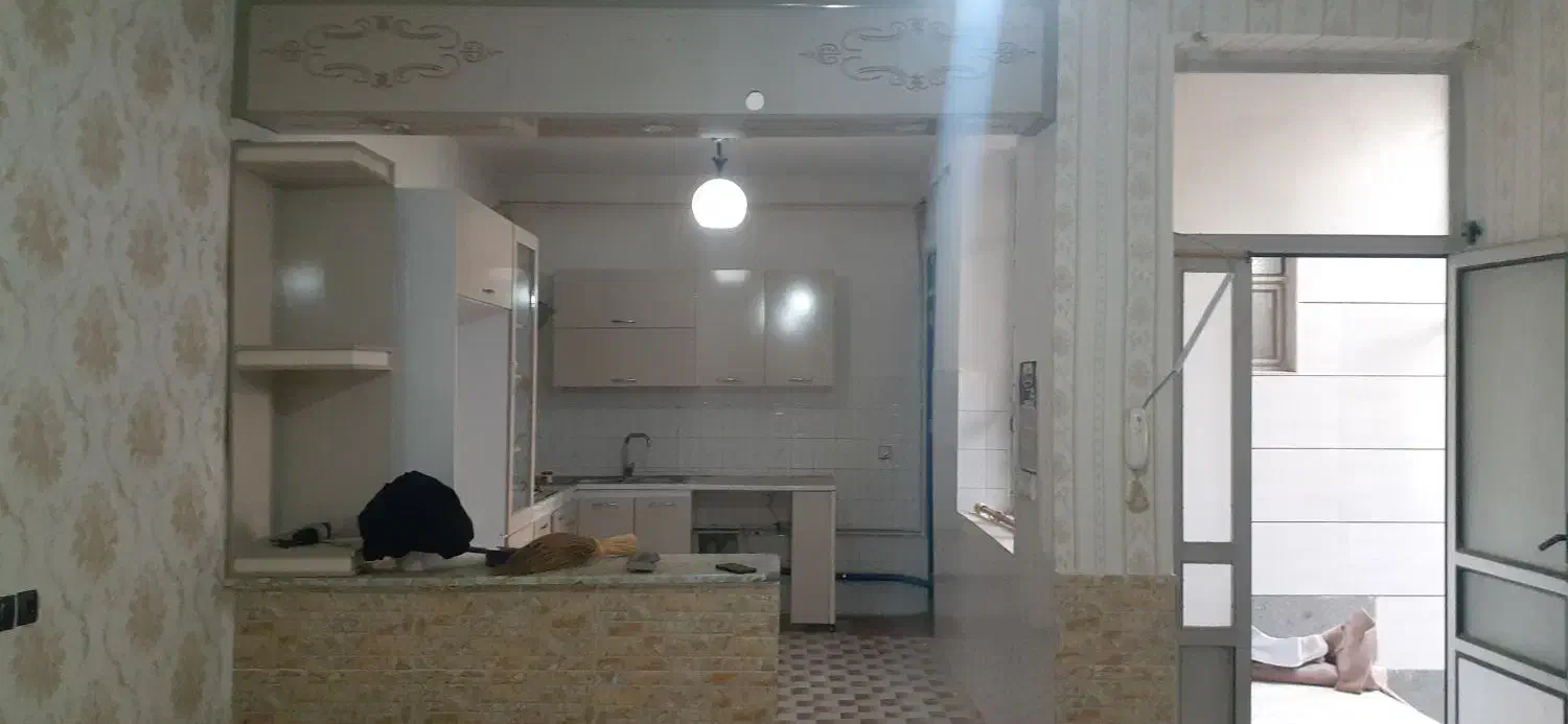 حیاط دو طبقه به رهن داده می‌شود|اجارهٔ خانه و ویلا|خوی, |دیوار