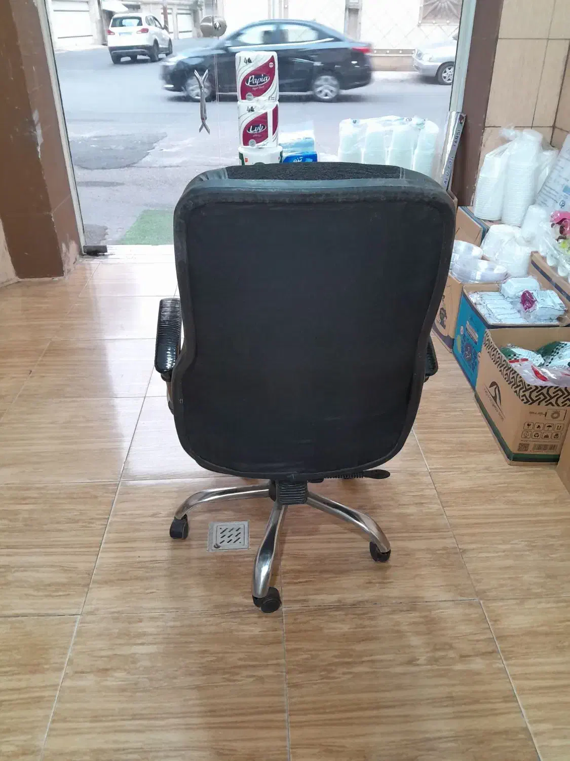 صندلی چرخدار|صندلی و نیمکت|رشت, نیکمرام|دیوار