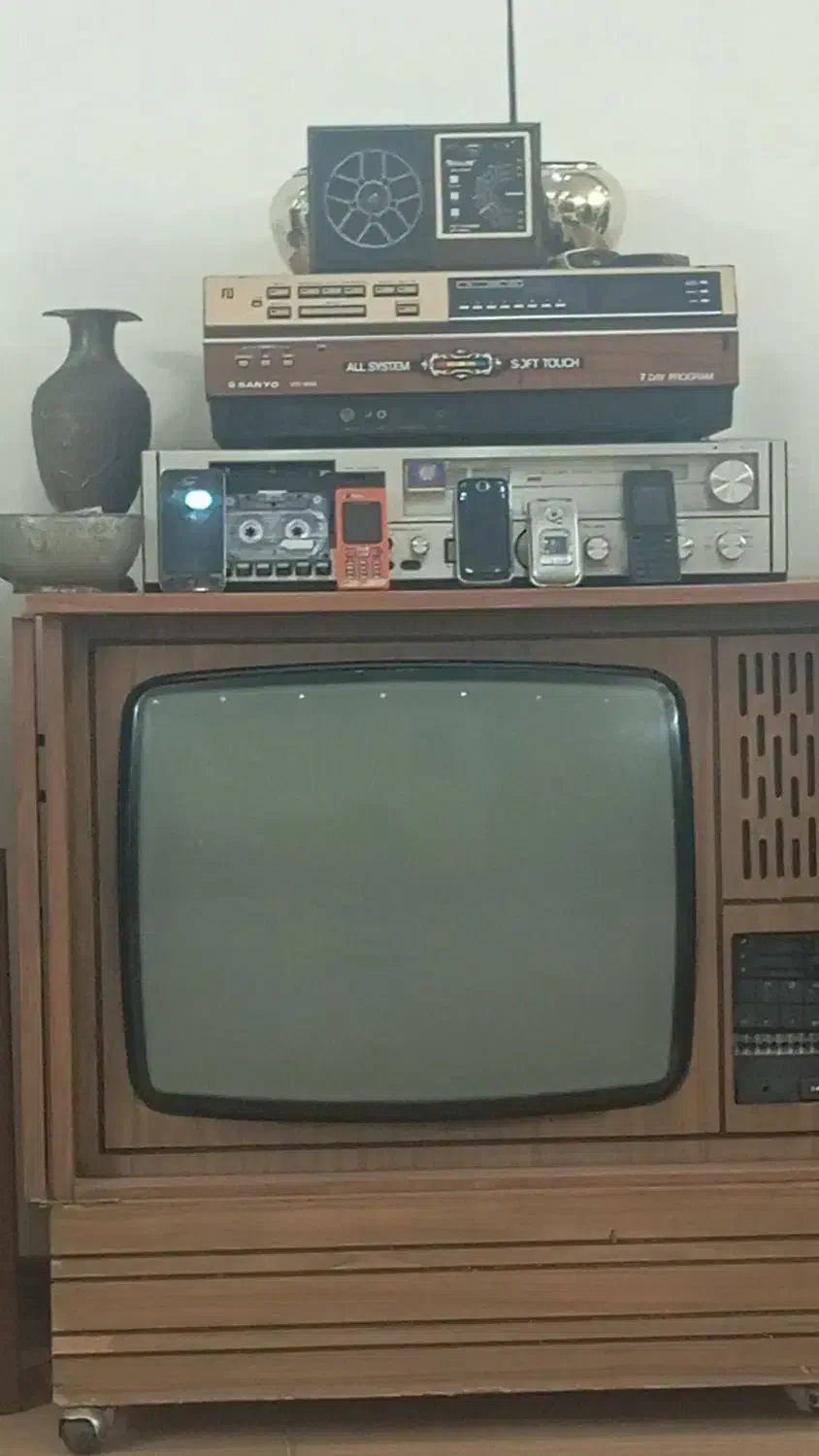 تلویزیون قدیمی|کلکسیون اشیاء عتیقه|اصفهان, سرچشمه|دیوار