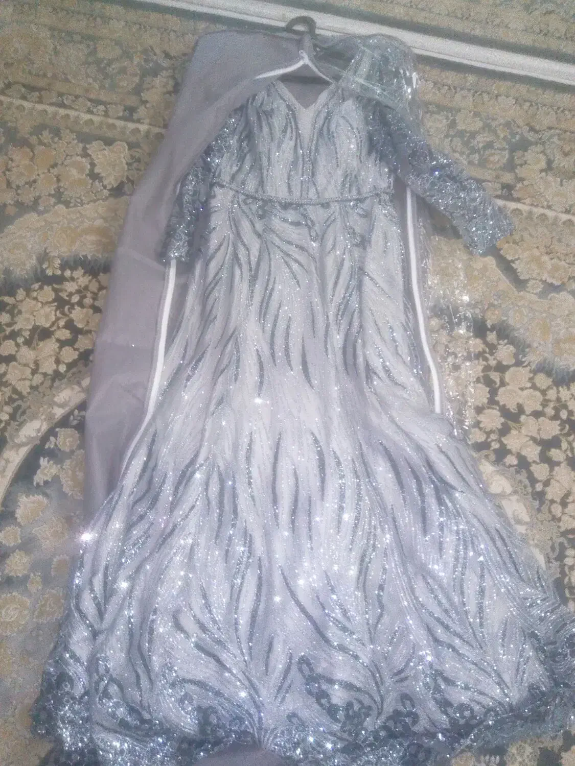 لباس مجلسی|لباس|ساری, |دیوار