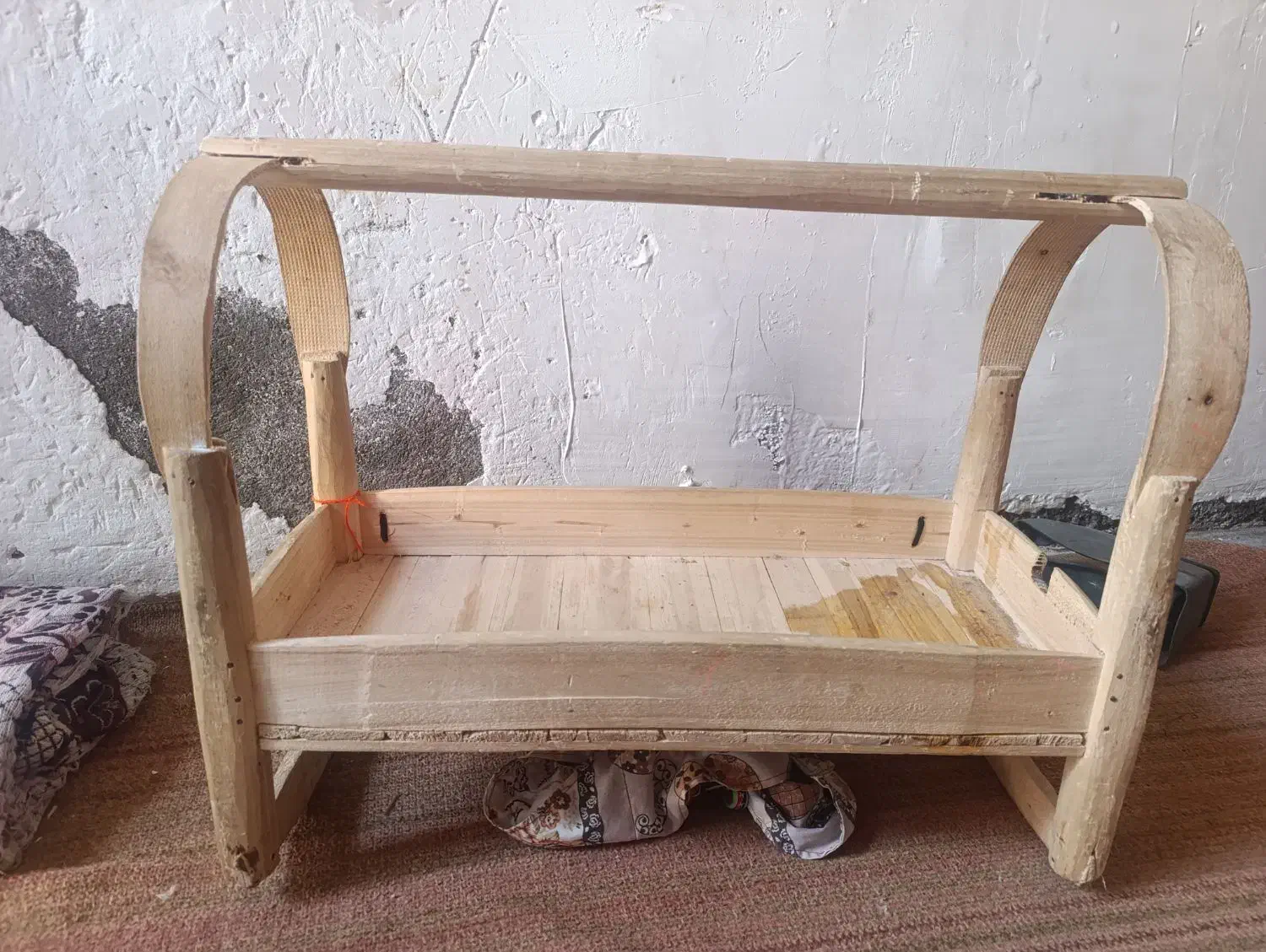 تعهده(گهواره لری)|تخت و صندلی بچه|شوشتر, |دیوار