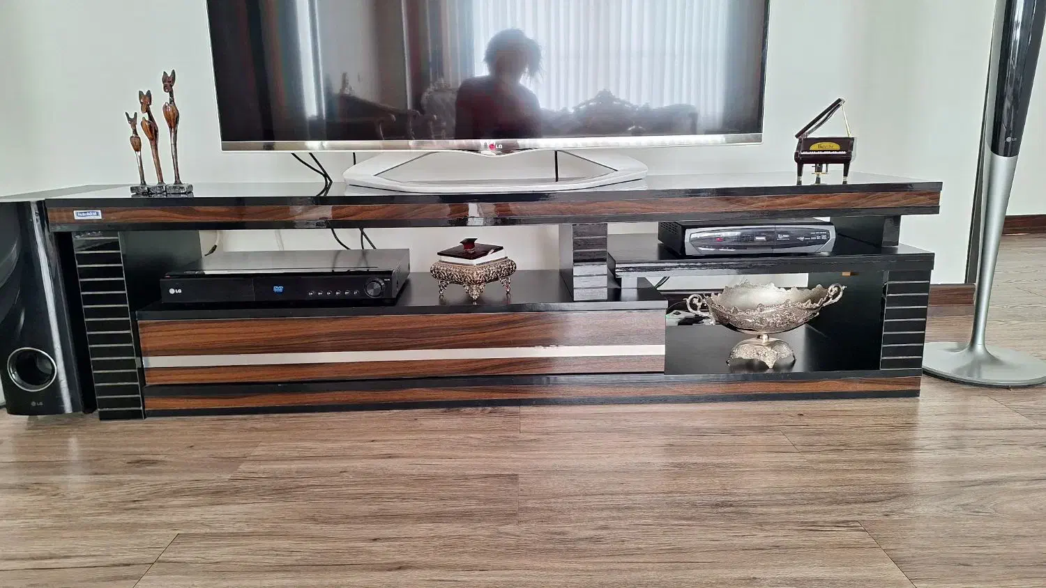 میز ال سی دی|میز تلویزیون|شاهین‌شهر, خانه کارگر|دیوار